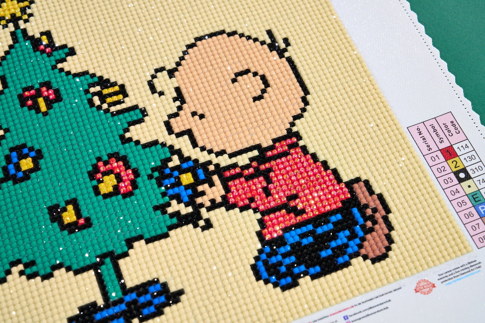 Diamond Painting Charlie Brown's Christmas Tree 9" x 9" (22.8cm x 22.8cm) / Round With 8 Colors including 2 ABs / 6,889