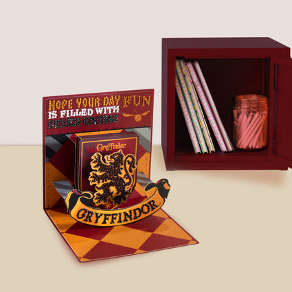 Diamond Painting Diamond Pop Card™ - Gryffindor™ 5.8" x 5.8" (14.9cm × 14.9cm) / Round With 6 Colors Including 2 Iridescent Diamonds and 3 Fairy Dust Diamonds / 1,039