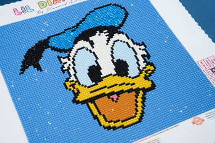 Diamond Painting Donald 9" x 9" (22.8cm x 22.8cm) / Round with 8 Colors including 1 AB and 1 Fairy Dust Diamond / 6,889