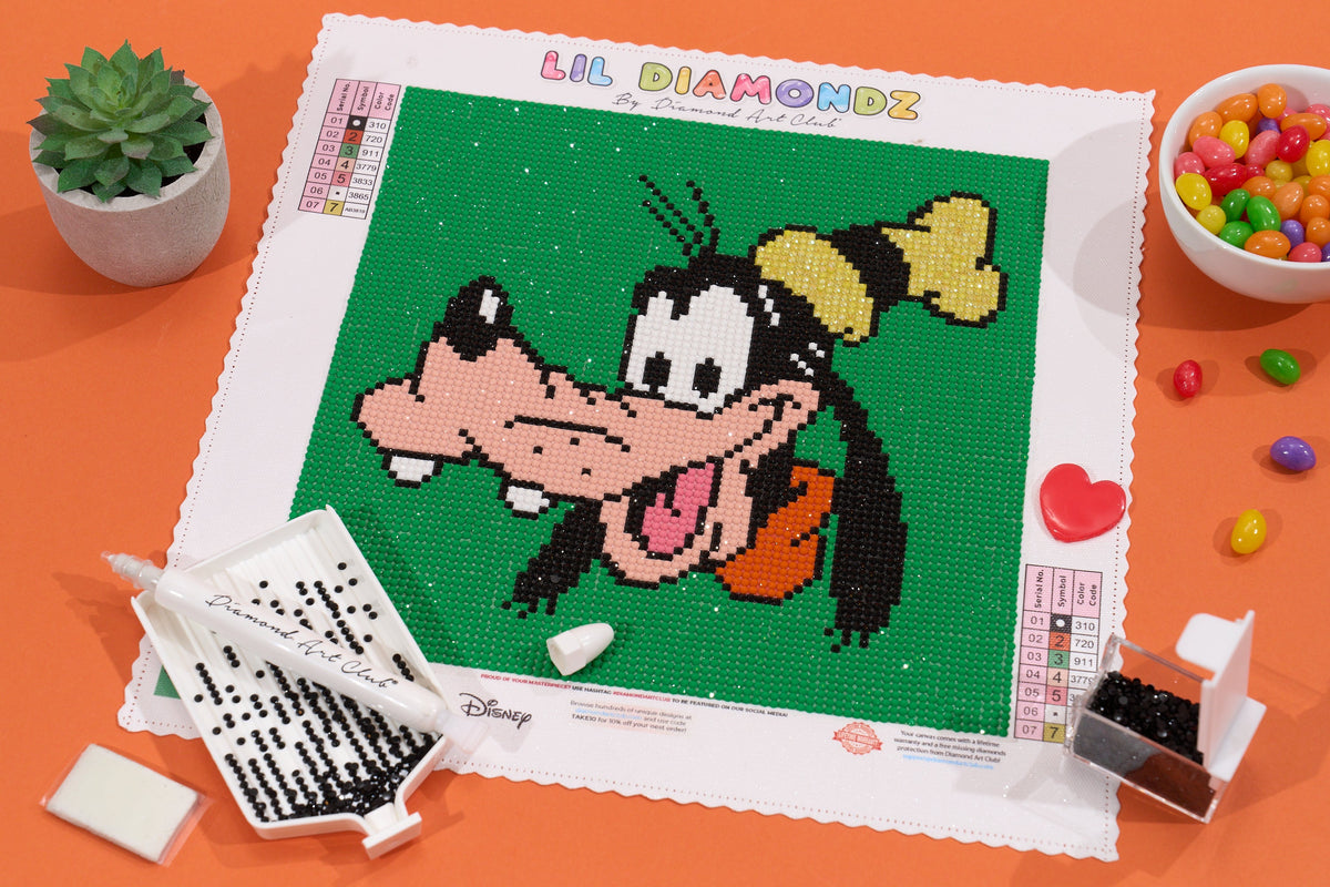 Diamond Painting Goofy 9" x 9" (22.8cm x 22.8cm) / Round with 7 Colors including 1 AB / 6,889