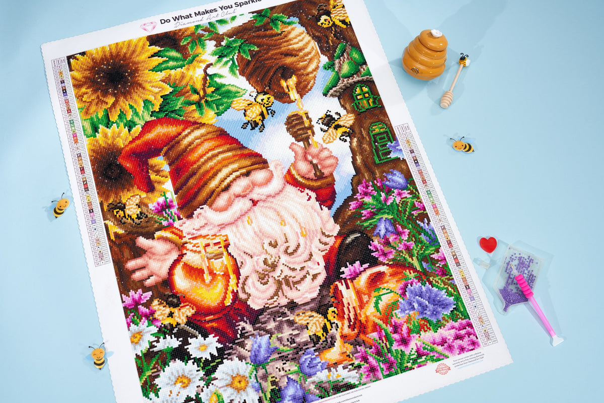 Diamond Painting Honeybee Gnome 20" x 27" (50.7cm x 69cm) / Round with 58 Colors including 4 ABs / 44,526