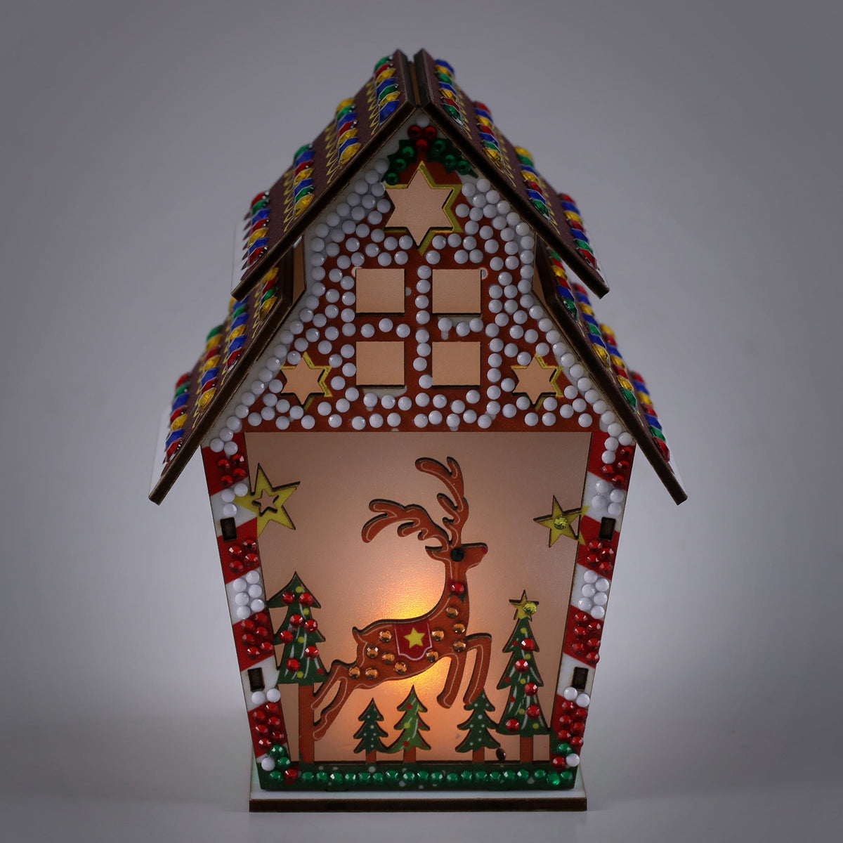 Diamond Painting LED 3D Gingerbread House - Reindeer 5.5" x 4.1" x 3.1" (14 x 10.5 x 8cm) / Round with 10 Colors including 9 Iridescent Diamonds / 1,094