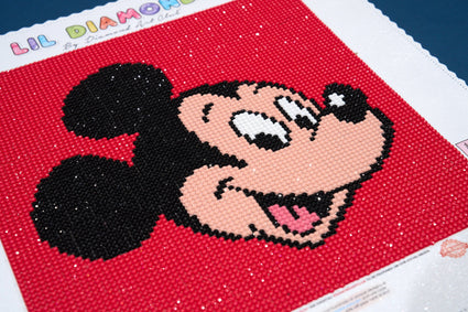 Diamond Painting Mickey 9" x 9" (22.8cm x 22.8cm) / Round with 5 Colors including 1 Fairy Dust Diamond / 6,889