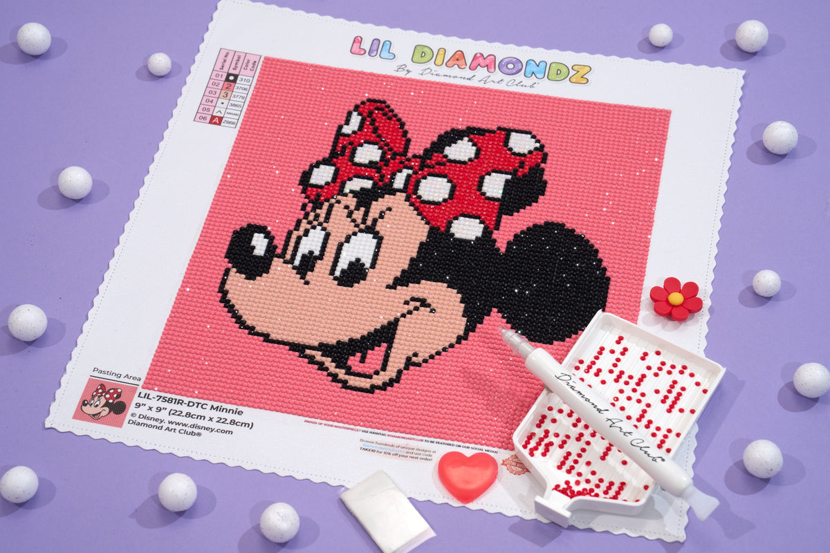 Diamond Painting Minnie 9" x 9" (22.8cm x 22.8cm) / Round with 6 Colors including 1 AB and 1 Fairy Dust Diamond / 6,889