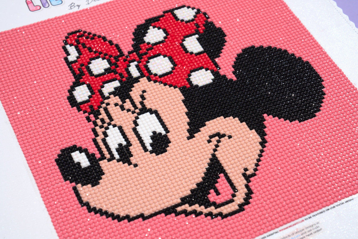 Diamond Painting Minnie 9" x 9" (22.8cm x 22.8cm) / Round with 6 Colors including 1 AB and 1 Fairy Dust Diamond / 6,889