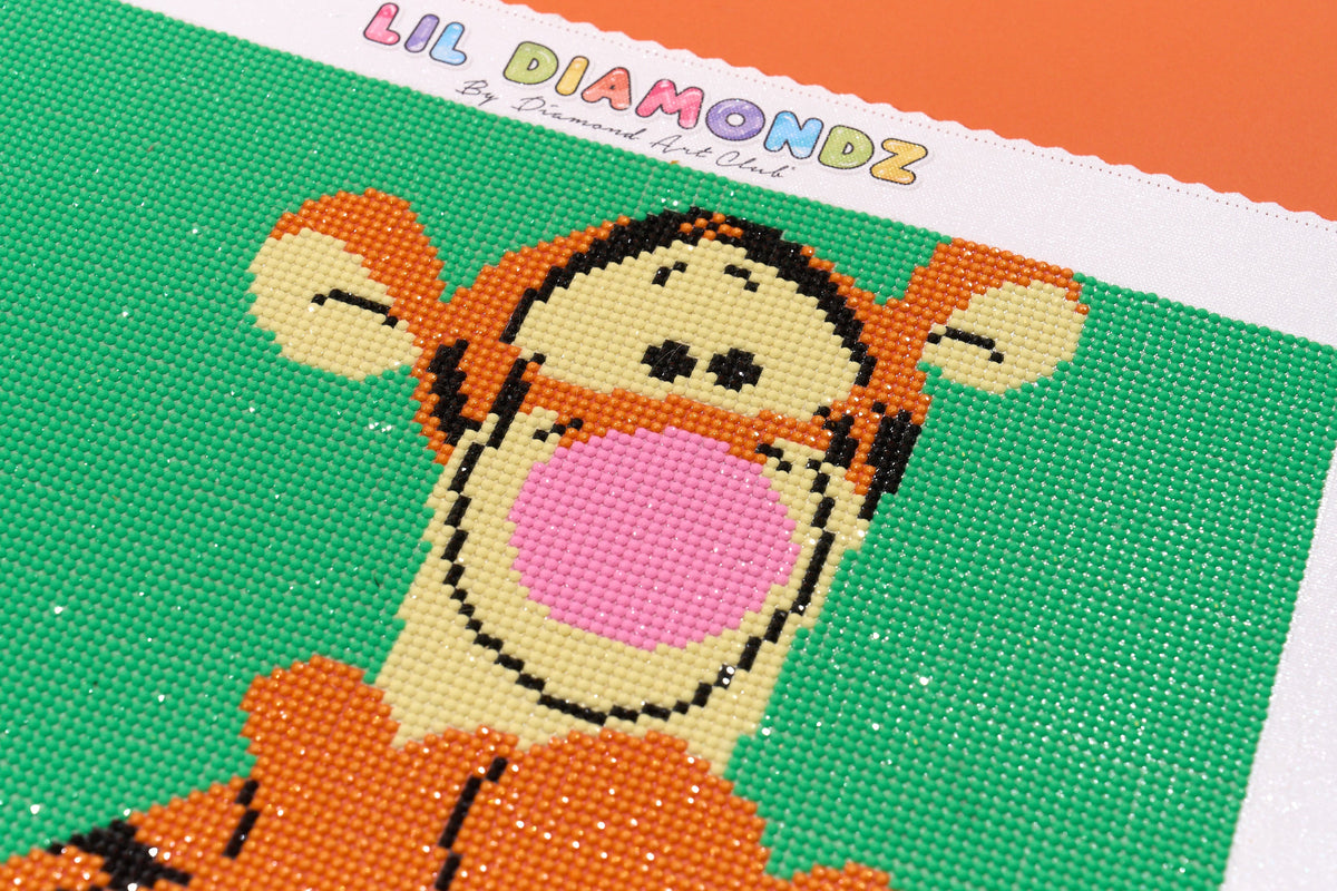 Diamond Painting Tigger 9" x 9" (22.8cm x 22.8cm) / Round with 5 Colors including 1 Fairy Dust Diamond / 6,889