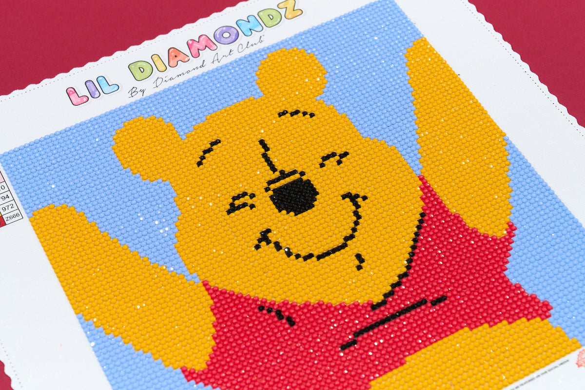 Diamond Painting Winnie the Pooh 9" x 9" (22.8cm x 22.8cm) / Round with 4 Colors including 1 Fairy Dust Diamond / 6,889